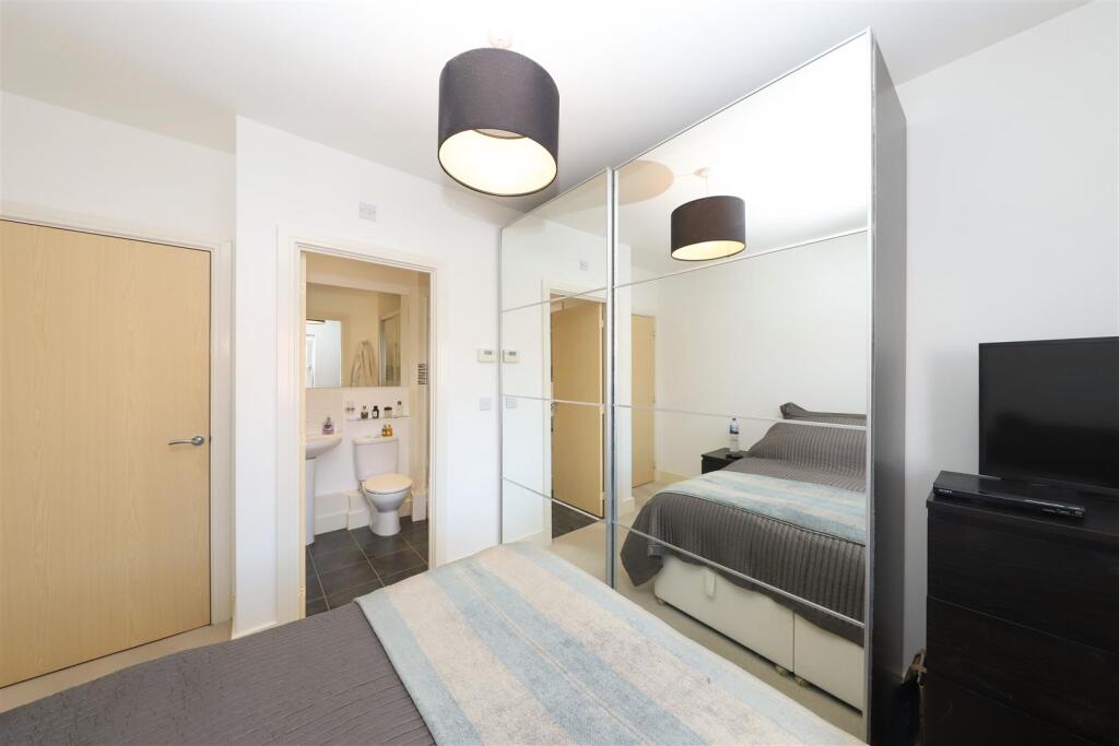 5 Crest House (11) copy.jpg