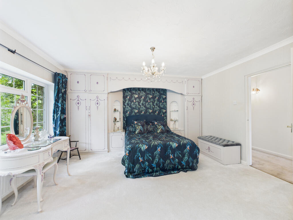 CAM02909G0-PR0466-STILL023