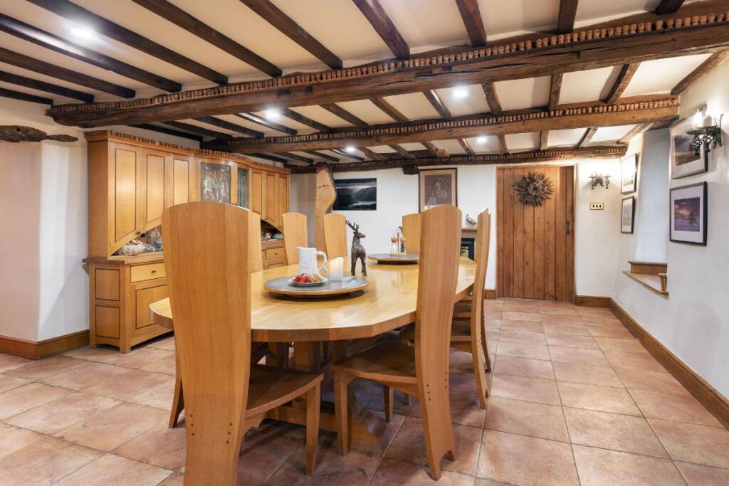 Kitchen/ Dining Area