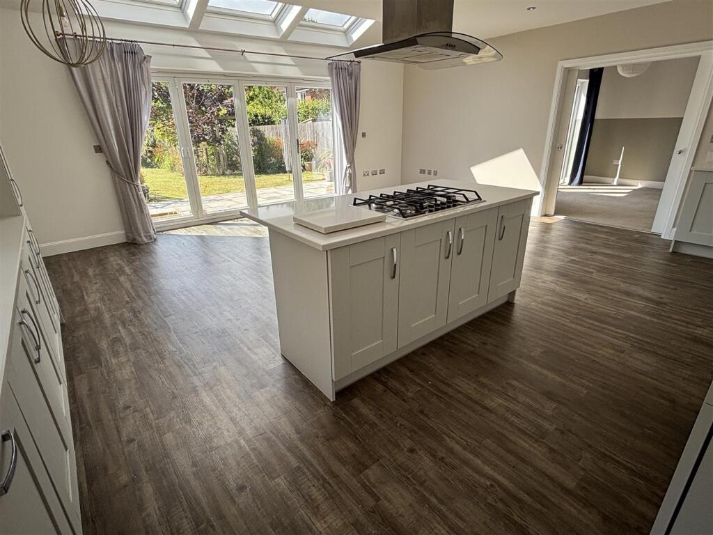 Open plan living/dining kitchen