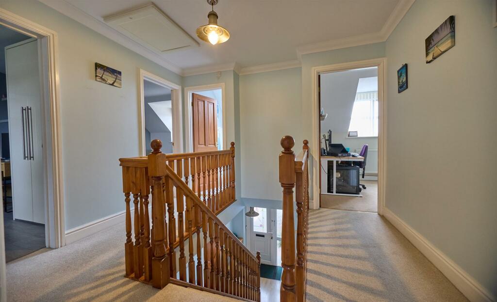FIRST FLOOR GALLERY LANDING
