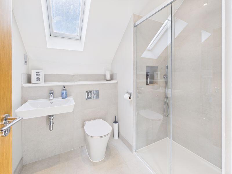 EN-SUITE SHOWER ROOM