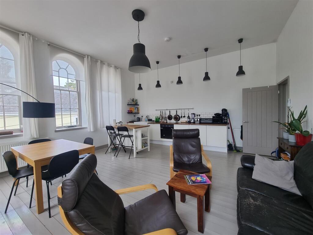 KITCHEN LOUNGE 2 (1).jpg