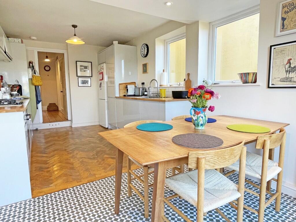 Kit/Breakfast Room