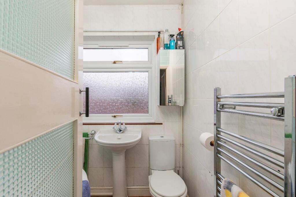 1F7A0HD - Bathroom C.jpg