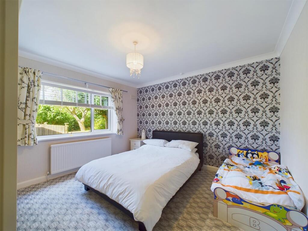 Bedroom: