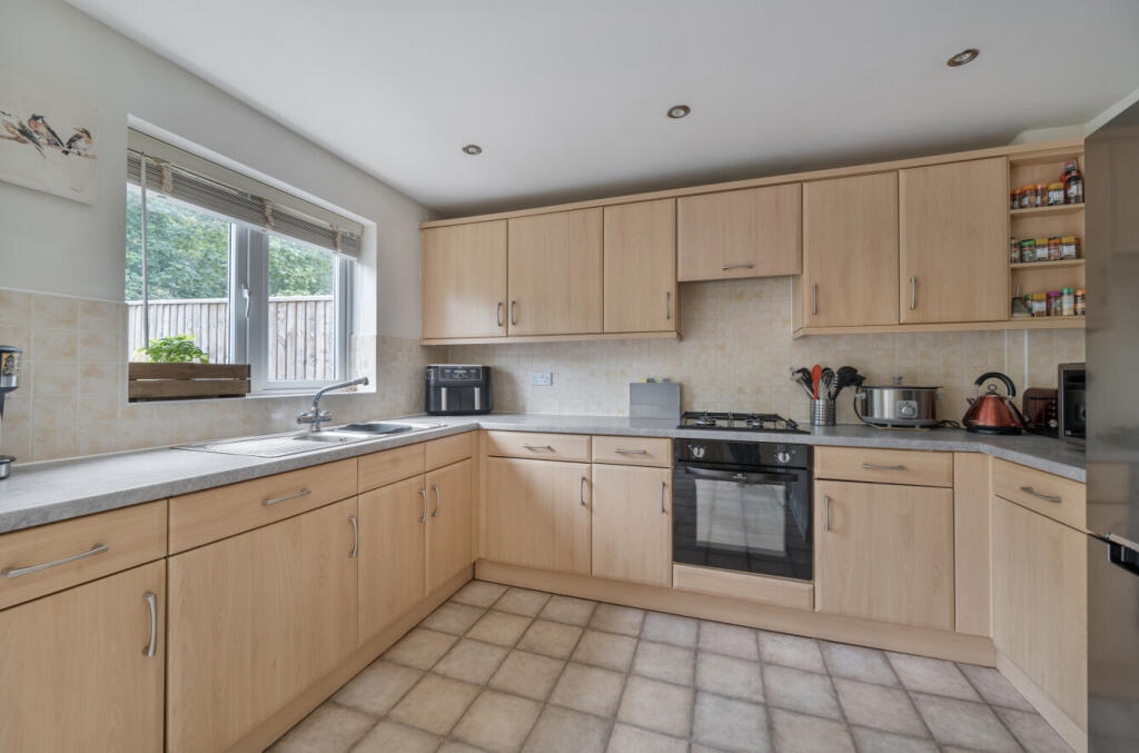 1301699-6-68386a8...