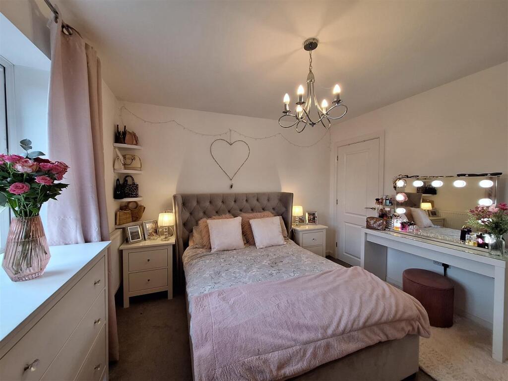Bedroom 1.jpg