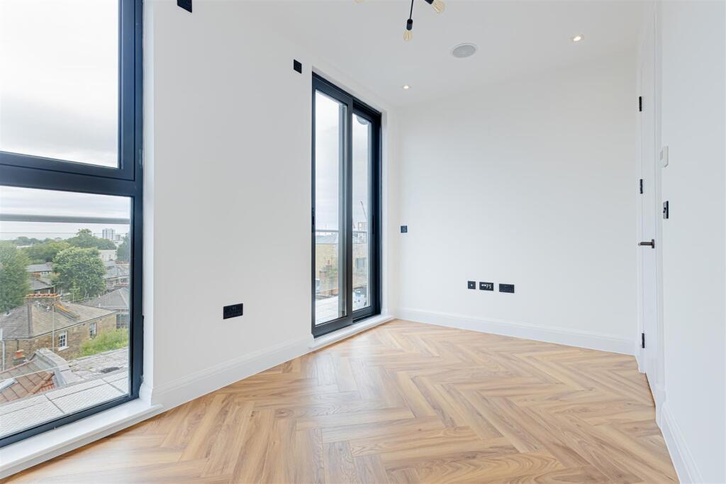 eninsula Court (10).jpg