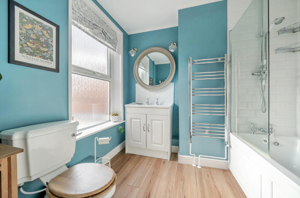 1374584-19-690355...