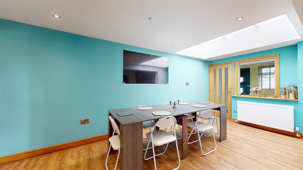 KITCHEN/FAMILY/DINING ROOM