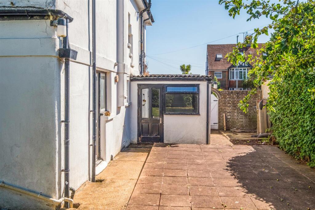 3 Court Farm Road-21.jpg