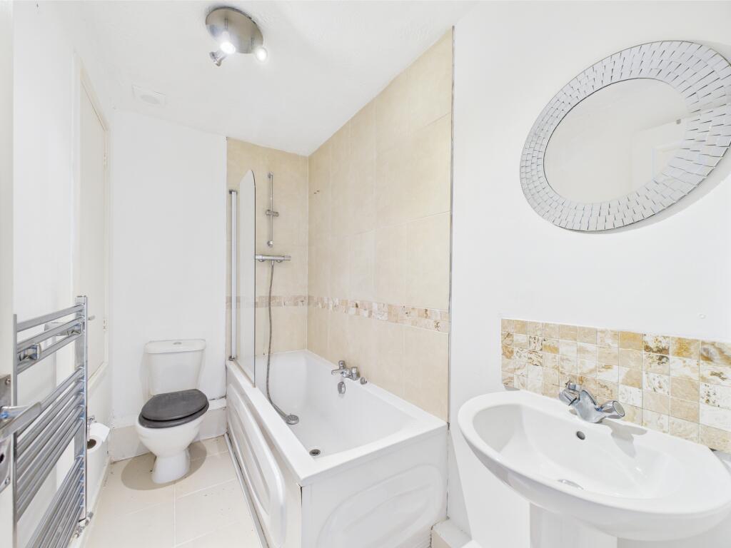 CAM04825G0-PR0069-STILL005