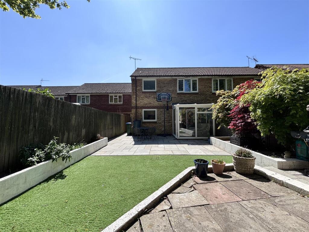 Swan Close garden 4.jpg