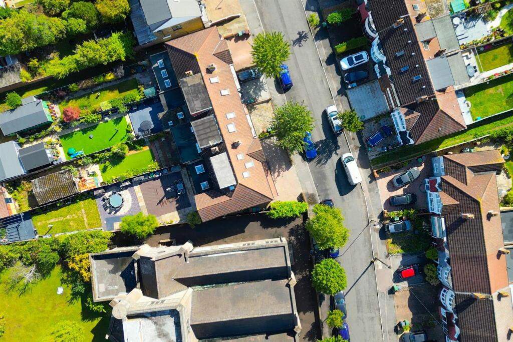 Larkswood Road-7.jpg