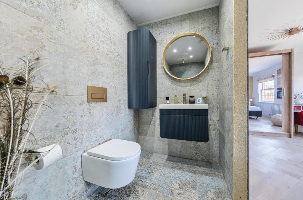 12-682353610c70a-...