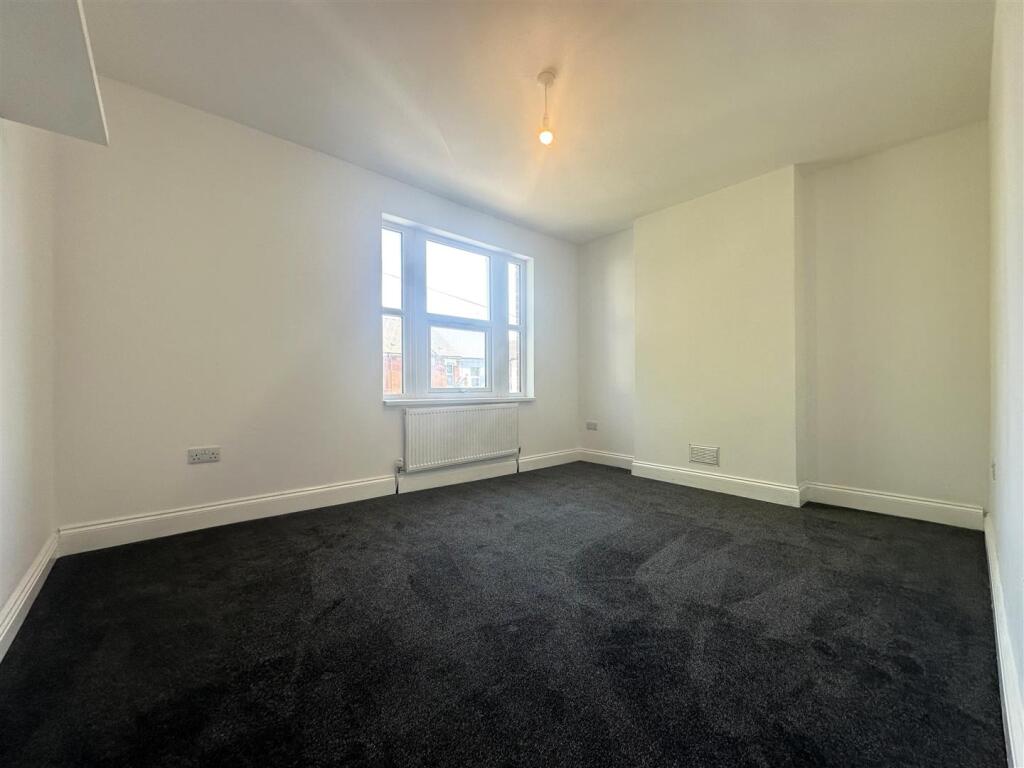 Bedroom 1.jpg