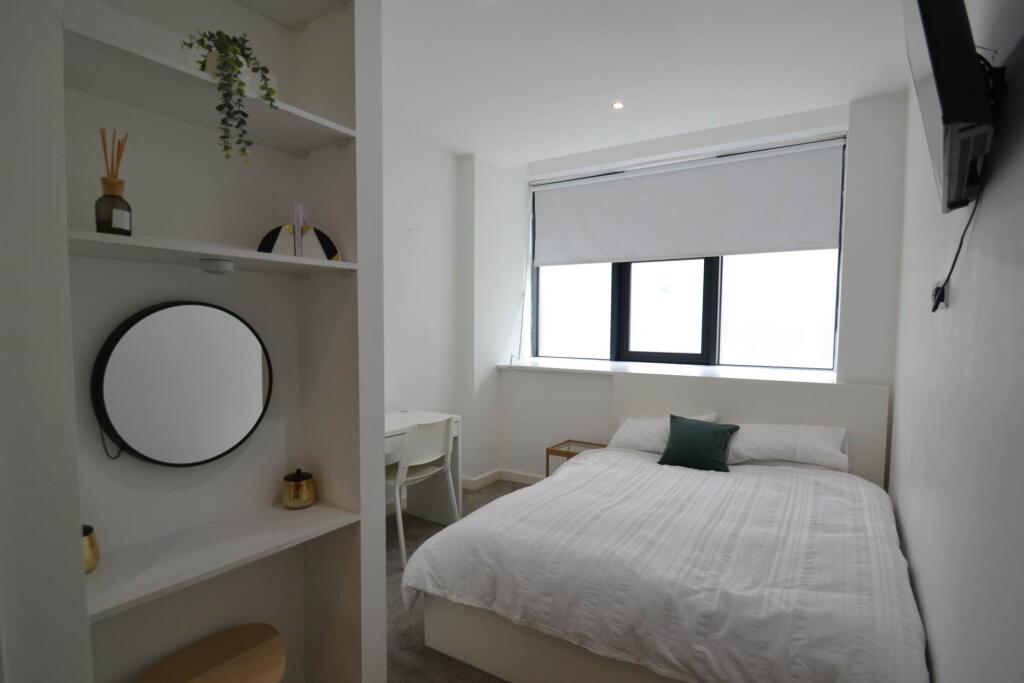 Room           London Road, Kingston Upon Thames