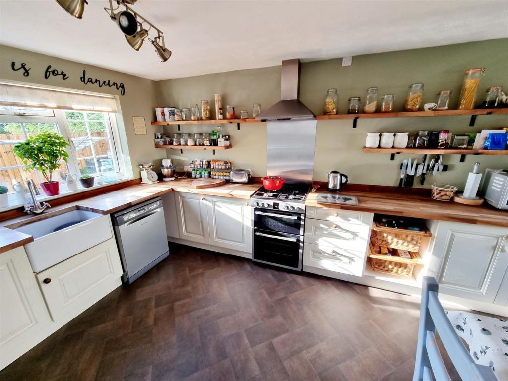 Kitchen Area.jpg