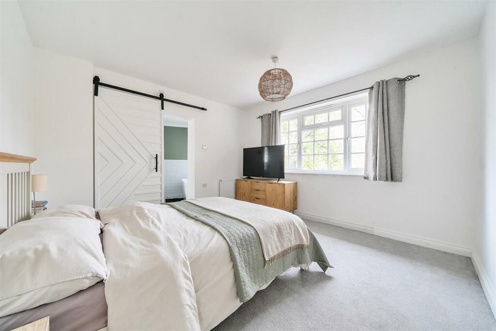 1 Devonshire Drive bedroom 1.jpg