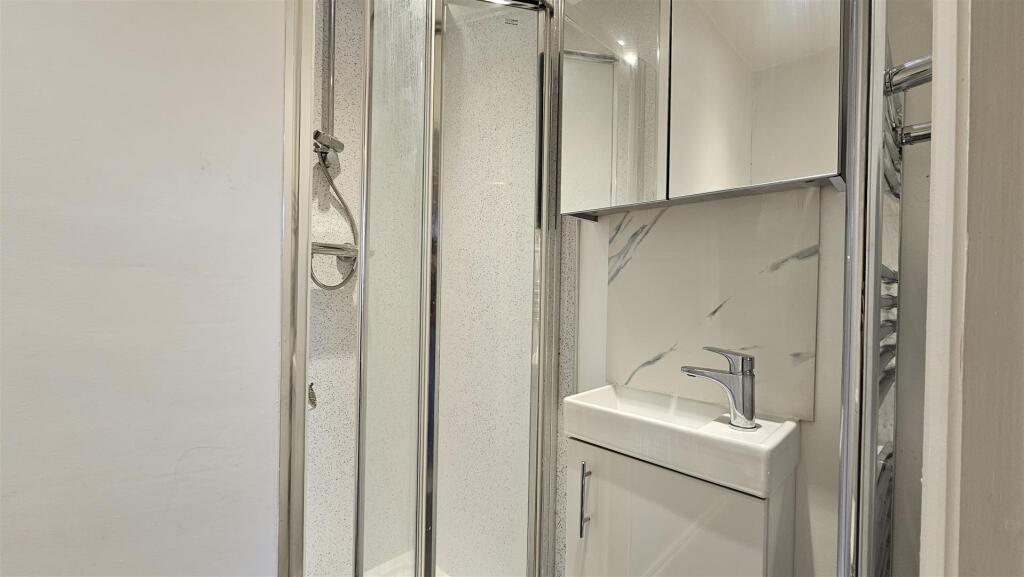 Example En-suite