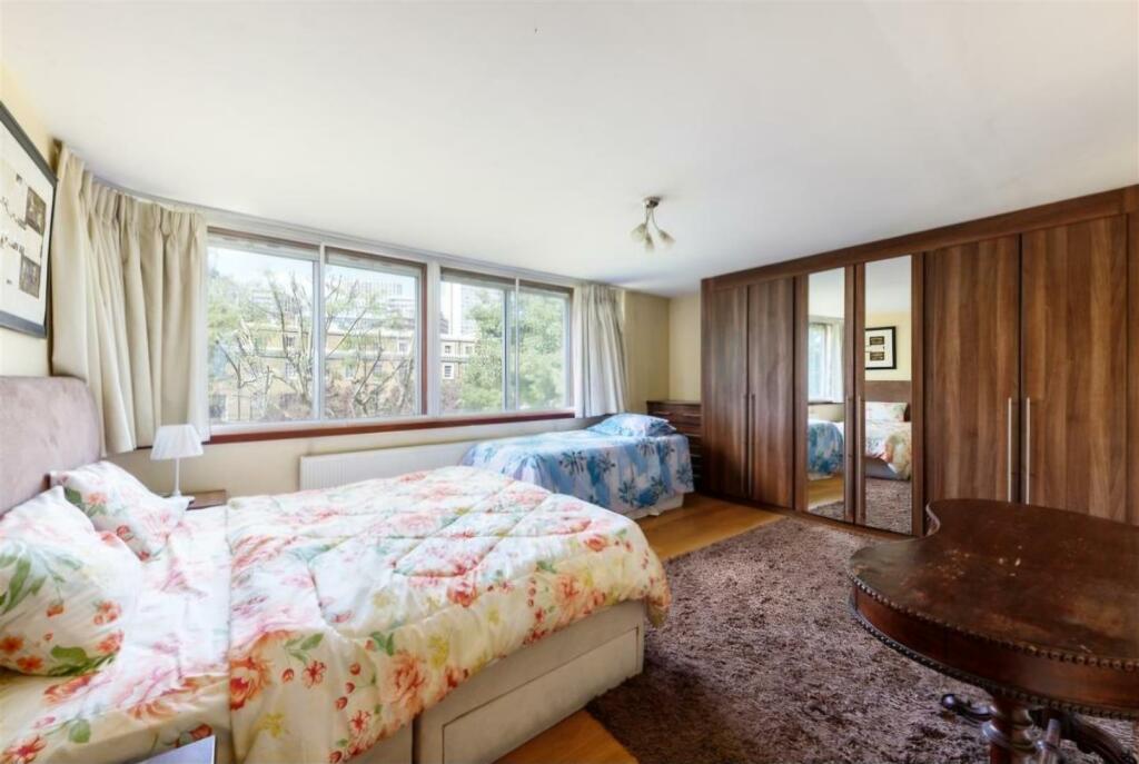 Bedroom 1.jpg