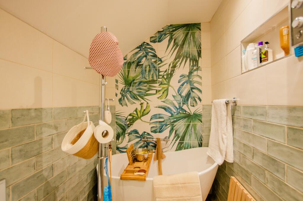 To Book A Viewing Call TPS Lostwithiel on 01208 87