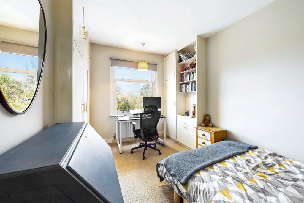 CAM03162G0-PR0203-STILL010