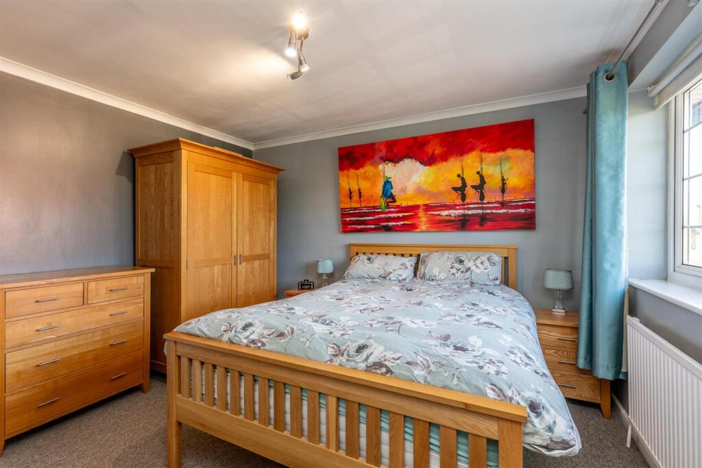 Hill End Drive, Henbury Bed 1b.jpg