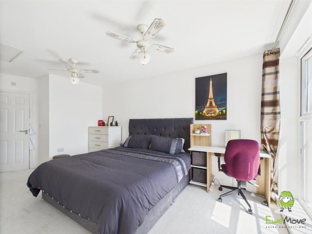 EweMove Estate Agents Basingstoke - Sinclair Drive