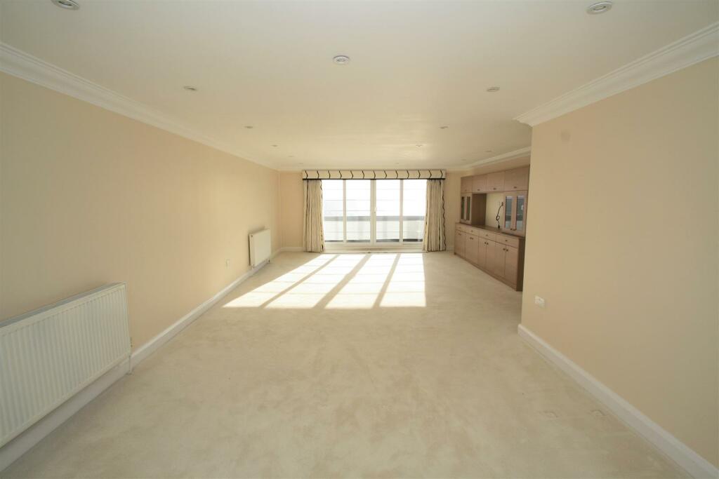 Front Room+Diner.jpg