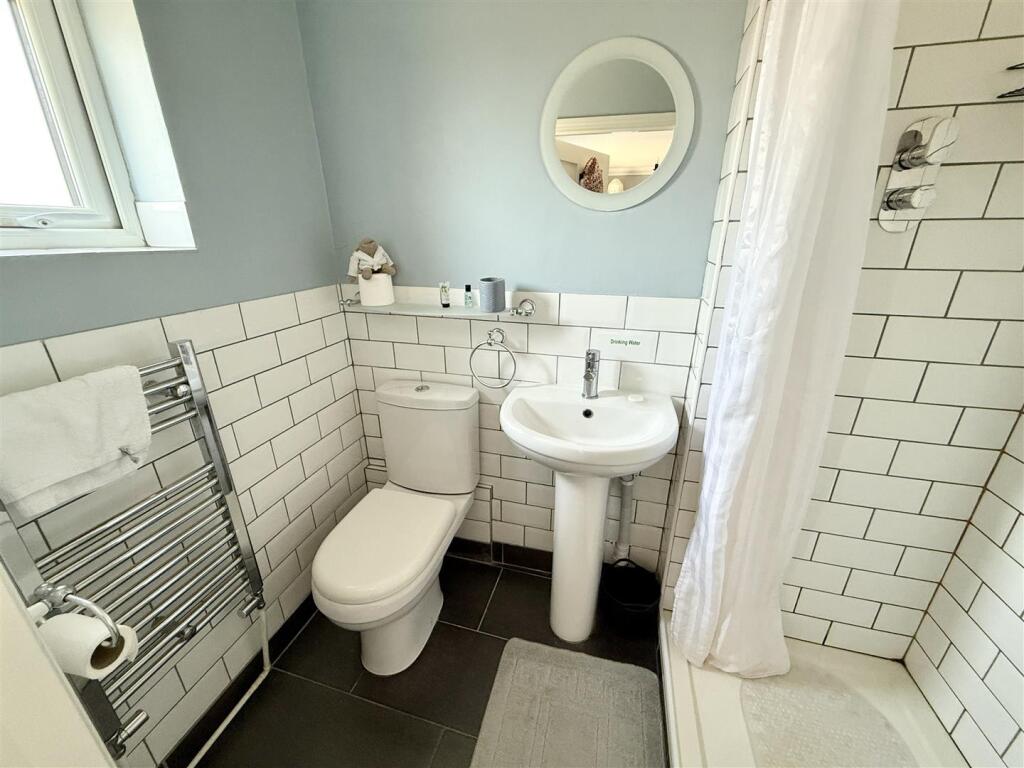 bedroom four en suite