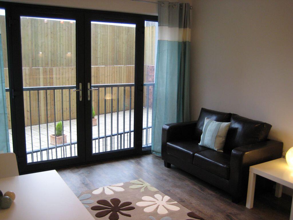 HUB STUDIO, SEPERATE BEDROOM AREA, JULIETTE BALCONY