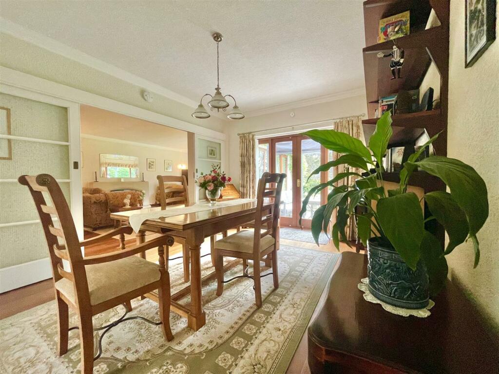 Dining room 3.jpg