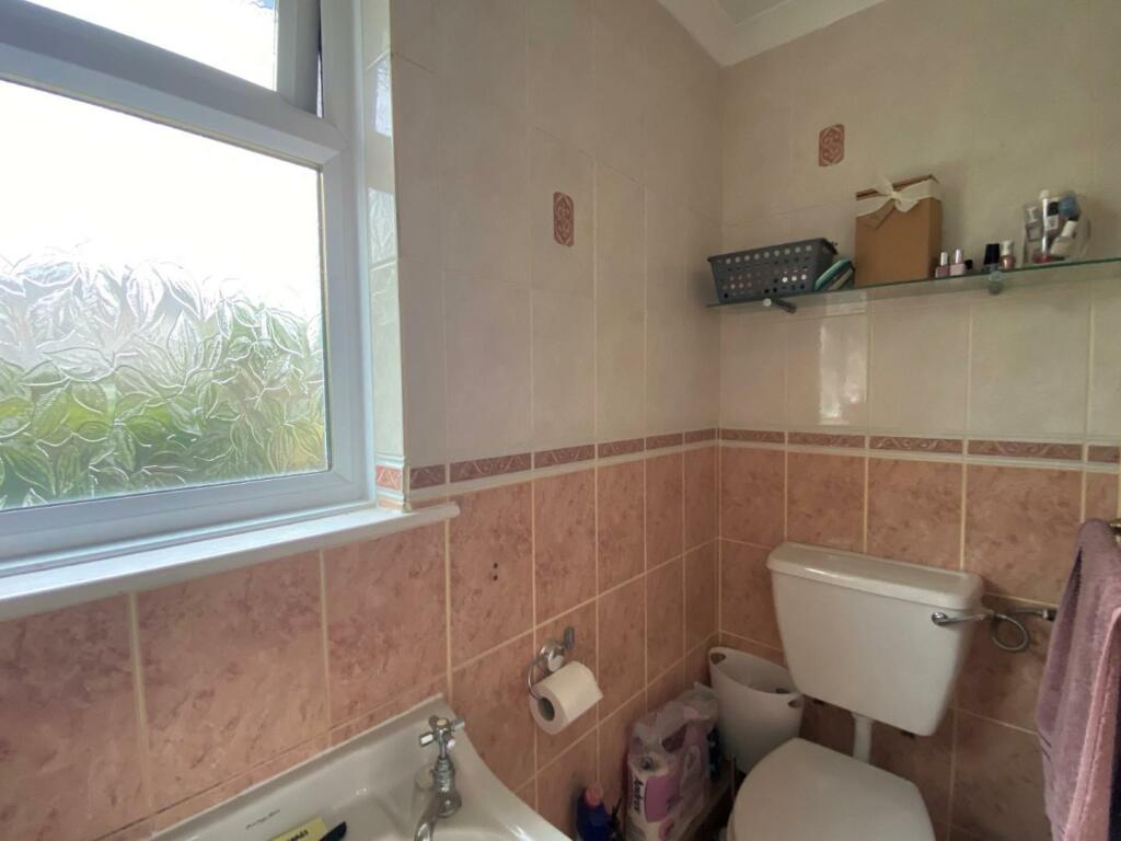 Bedroom 5 first floor (En-suite)