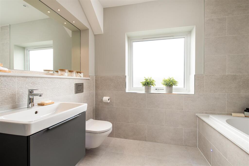 Bathroom_1.jpg