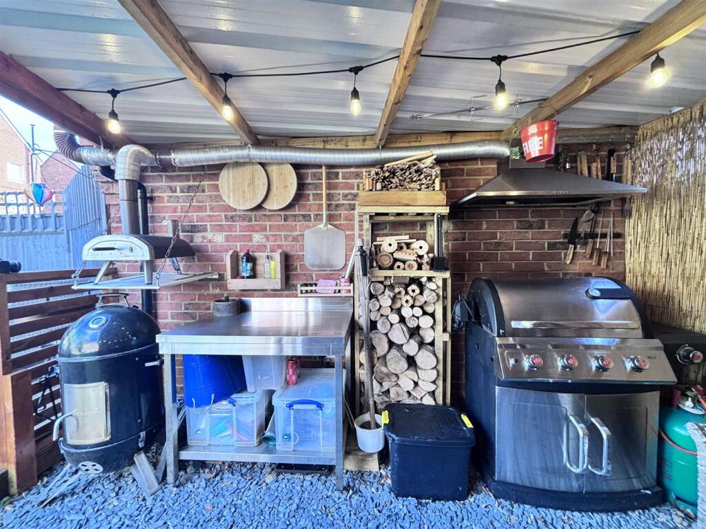 Buck outdoor Kitchen.jpg