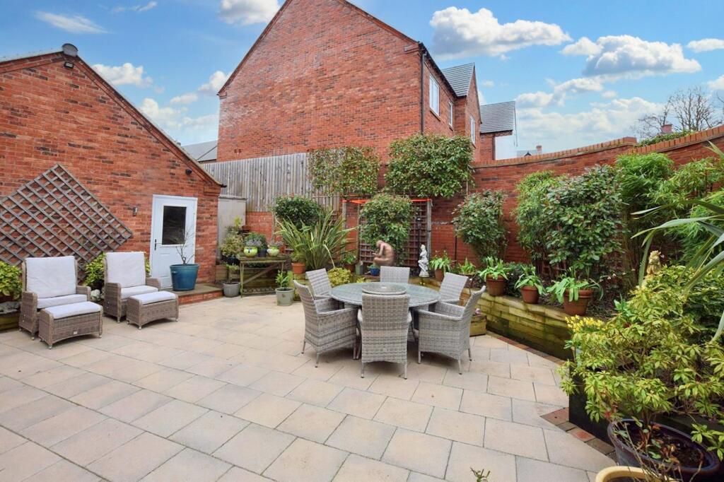 Fabulous Low Maintenance Private Garden
