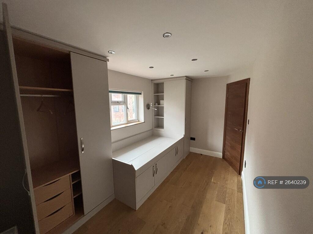 Children's Bedroom With Wardrobes 3
