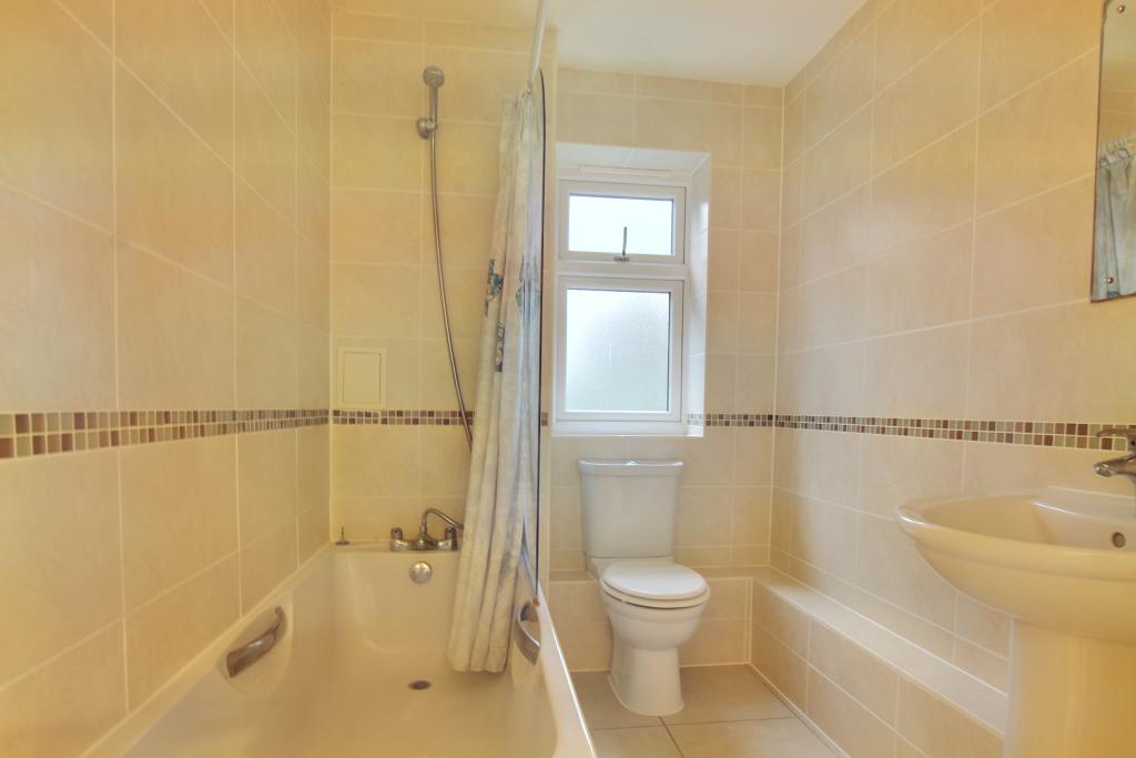 6.bathroom.jpg