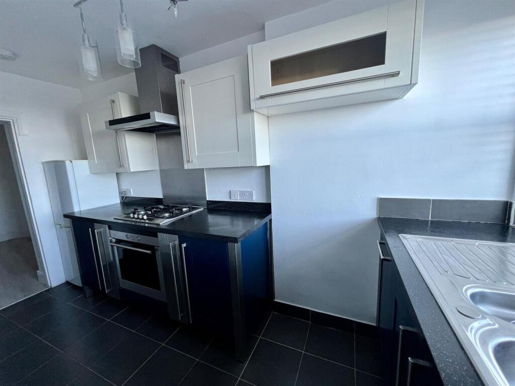 KITCHEN..jpg