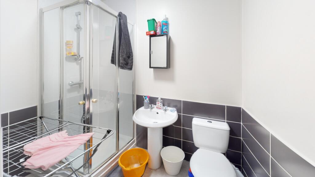 s2FeBDu8Psk-Bathroom