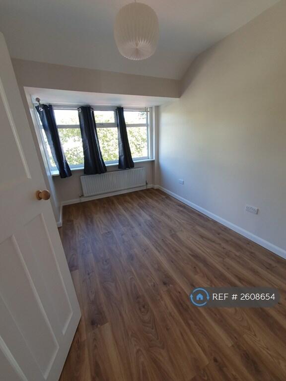 Master Bedroom (2)