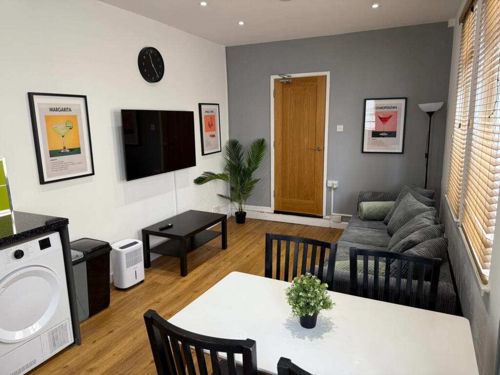 Call 02920 668585 to secure your viewing _10