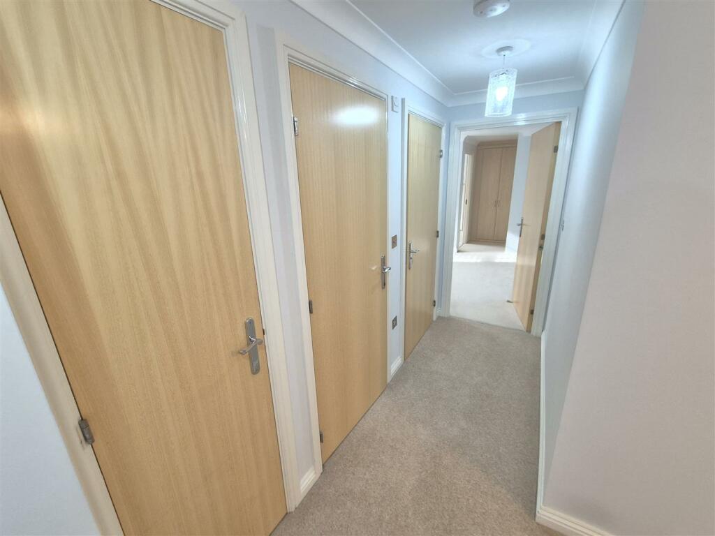 WB Lettings 8 Telford Court Newbury 2 bed 2 bath f