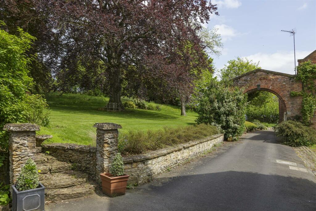 Archway.jpg