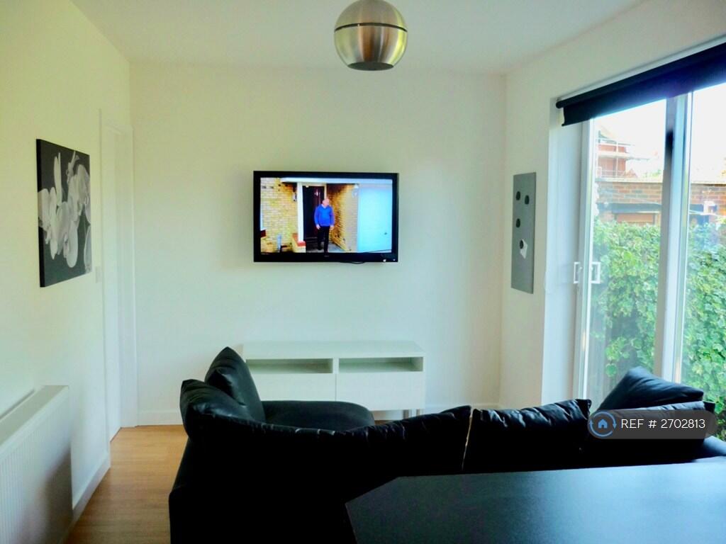40 Inch Tv In Openplan Lounge