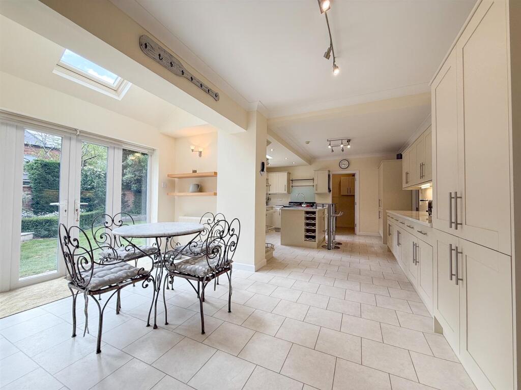 Breakfast Room