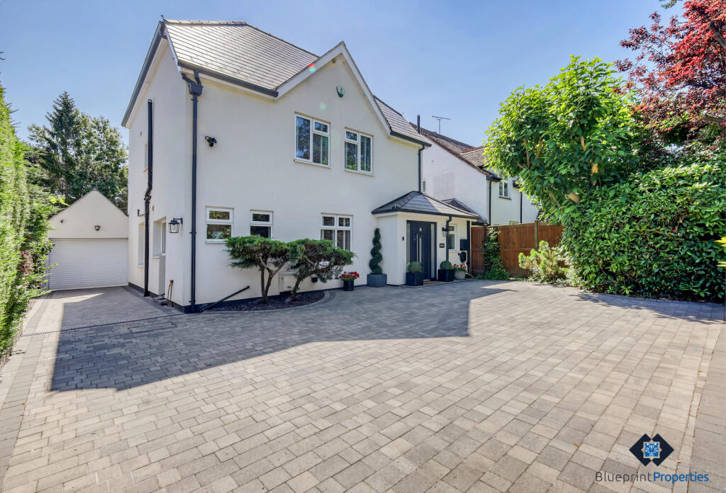 4 Bedroom Detached house