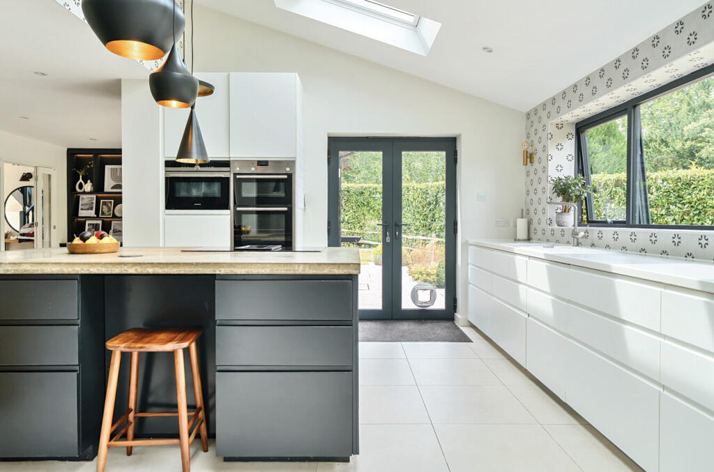 1310935-15-685c44...